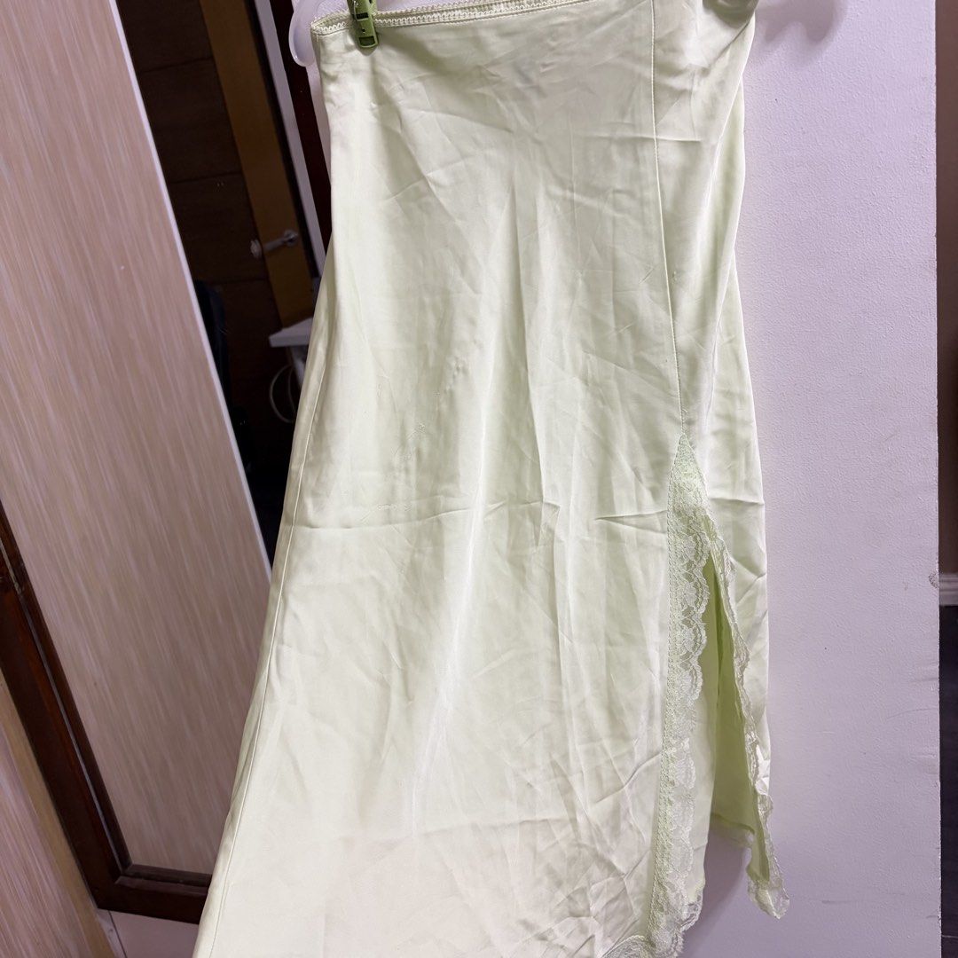 H&M Satin Lace Skirt (Category: Skirts) located in Marikina City. Submitted by pial21 (Listing ID 1470006390, Image 3). Description: H&M Satin Lace Skirt in color light green Size Small (EU 36/US4) .