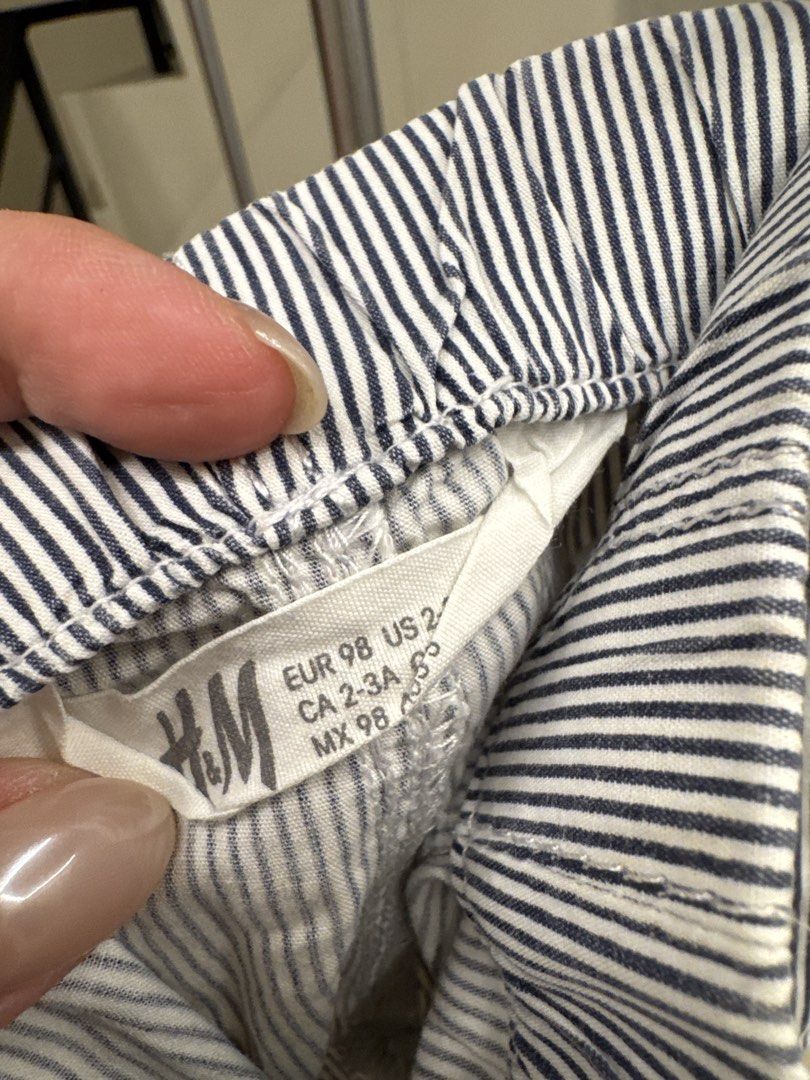 H&M Striped Shorts Boys Size 2-3Y (Category: Babies & Kids Fashion) located in Manila. Submitted by __nix (Listing ID 1470017846, Image 3). Description: - Brand: H&M - Size: EUR 98 / US 2-3T - Design: Navy blue and white vertical stripes - Comfort: Elastic waistband with dark blue drawstring for easy adjustment - Pockets: Two front pockets - Fabric: Lightweight and easy to pull on for daily wear.