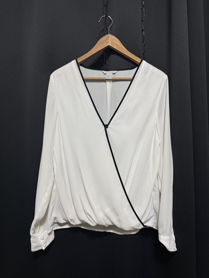 H&M Top (Category: Longsleeves) located in Manila. Submitted by shopzeno (Listing ID 1469950139, Image 1). Description: Used twice No issue L-semi XL.