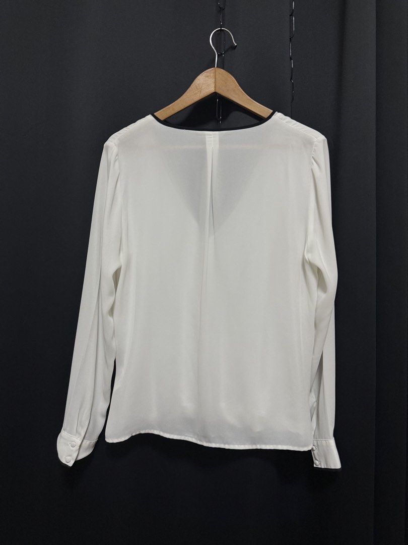 H&M Top (Category: Longsleeves) located in Manila. Submitted by shopzeno (Listing ID 1469950139, Image 2). Description: Used twice No issue L-semi XL.