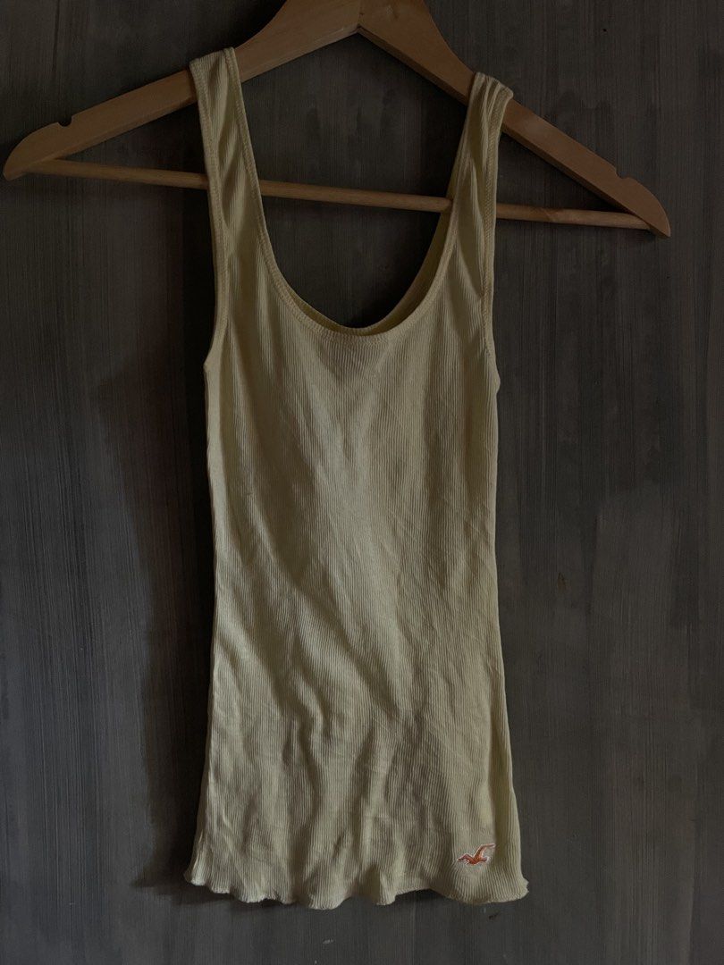 Hollister (Category: Blouses) located in M'Lang. Submitted by thrift_finds2 (Listing ID 1470081555, Image 2). Description: .