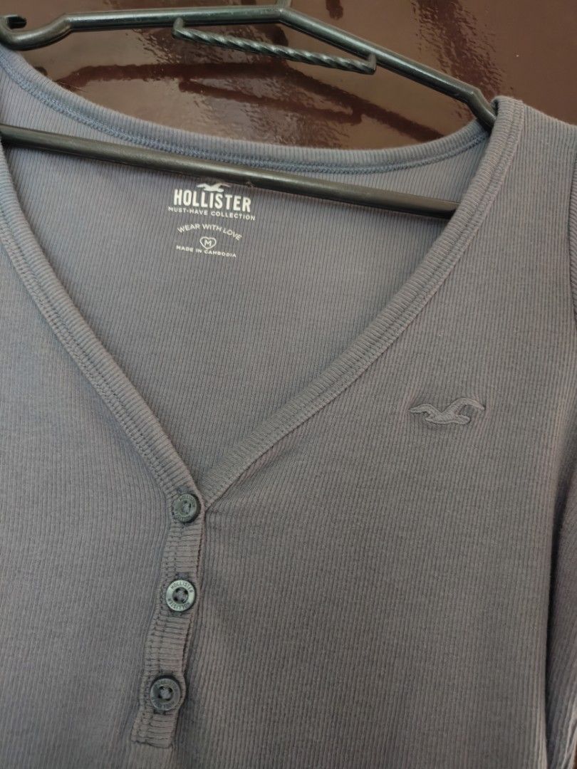 Hollister Henley Top (Category: Blouses) located in Batangas. Submitted by selenophile__ (Listing ID 1470098524, Image 3). Description: .