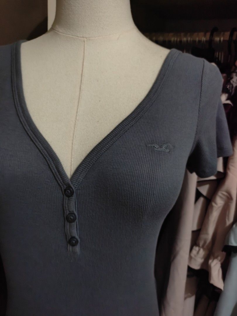 Hollister Henley Top (Category: Blouses) located in Batangas. Submitted by selenophile__ (Listing ID 1470098524, Image 2). Description: .