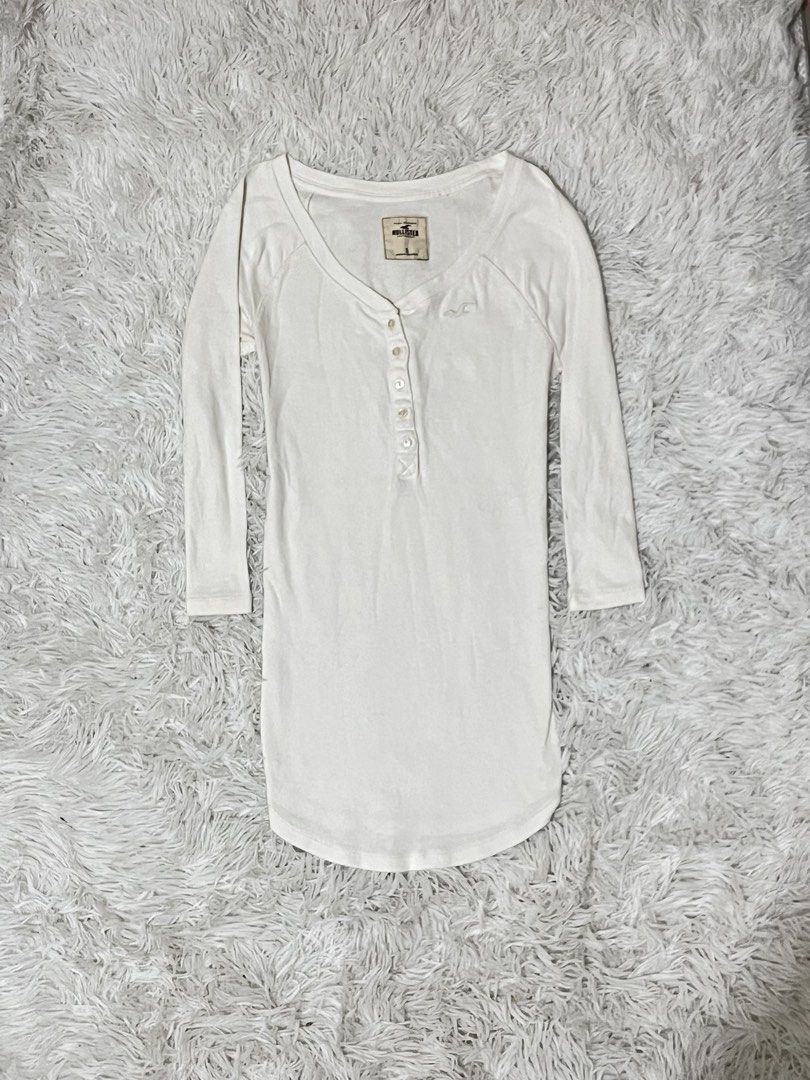 SOLD | Hollister White Henley (Category: Longsleeves) located in Bacolod City. Submitted by minwonluvr (Listing ID 1470073897, Image 1). Description: no issues fits S-M.