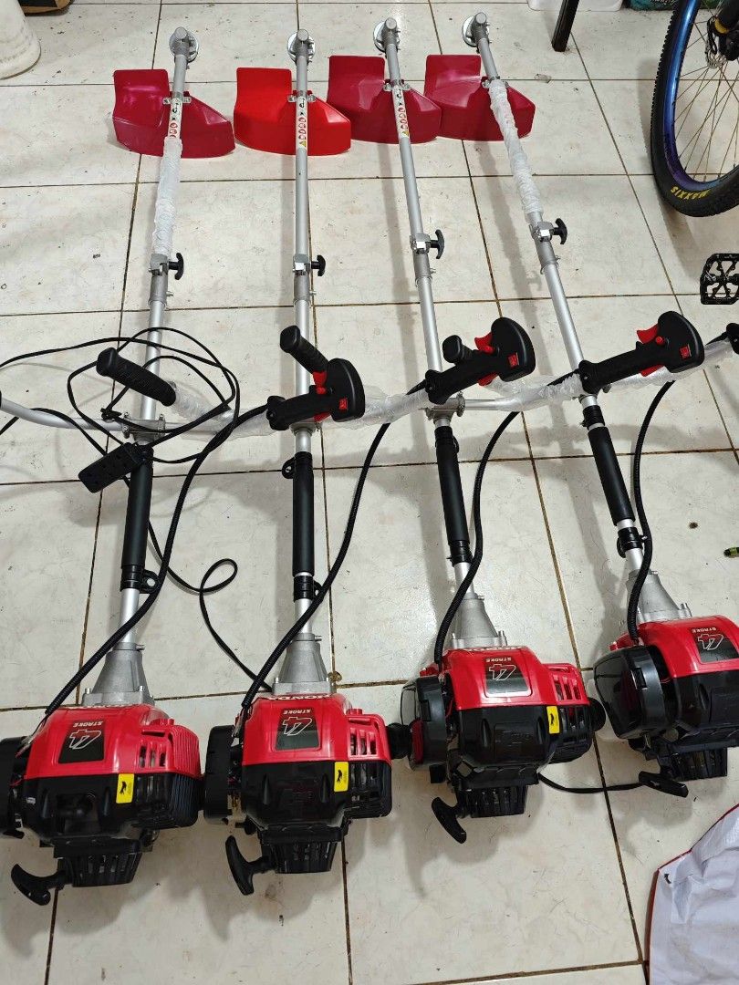 Honda 4-Stroke Brush Cutter Grass Trimmer (Category: Gardening Tools & Ornaments) located in Valenzuela. Submitted by mysticgem.f63ae6 (Listing ID 1469955714, Image 1). Description: - Engine: Reliable Honda 4-stroke engine with red housing - Design: Heavy-duty straight shaft for extended reach - Control: Comfortable handlebar grip with built-in throttle switch - Safety: Includes protective safety guards - Best For: Professional lawn and garden ma