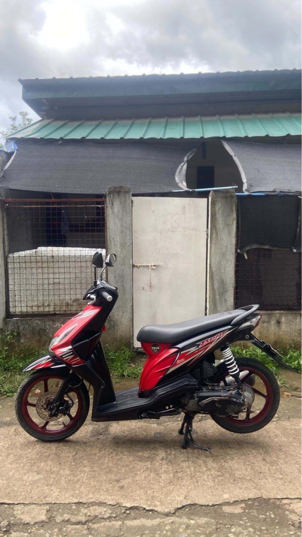 Honda Beat Carb (Category: Motorbikes for Sale) located in Manila. Submitted by finnwolfhardddd (Listing ID 1469964342, Image 3). Description: For sale Honda beat Carb Complete original papers Original ORCR Old Lto plate (pwede ng kuhaan ng bago) With ids/sign ng 1st owner Buong unit halos stock pa lahat 👌🏼 Slightly refresh unit (pang project bike sana) Allstock engine (never nabuksan) Smooth engine tahimik Rear Rcb shock New headlight lens New