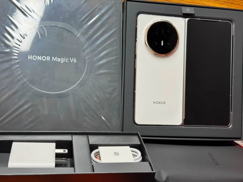 HONOR MAGIC V6 OPEN for check only global ntc (Category: Android Others) located in Pasay City. Submitted by mxcfire021 (Listing ID 1470031469, Image 2). Description: honor magic v6 below srp open box not used.