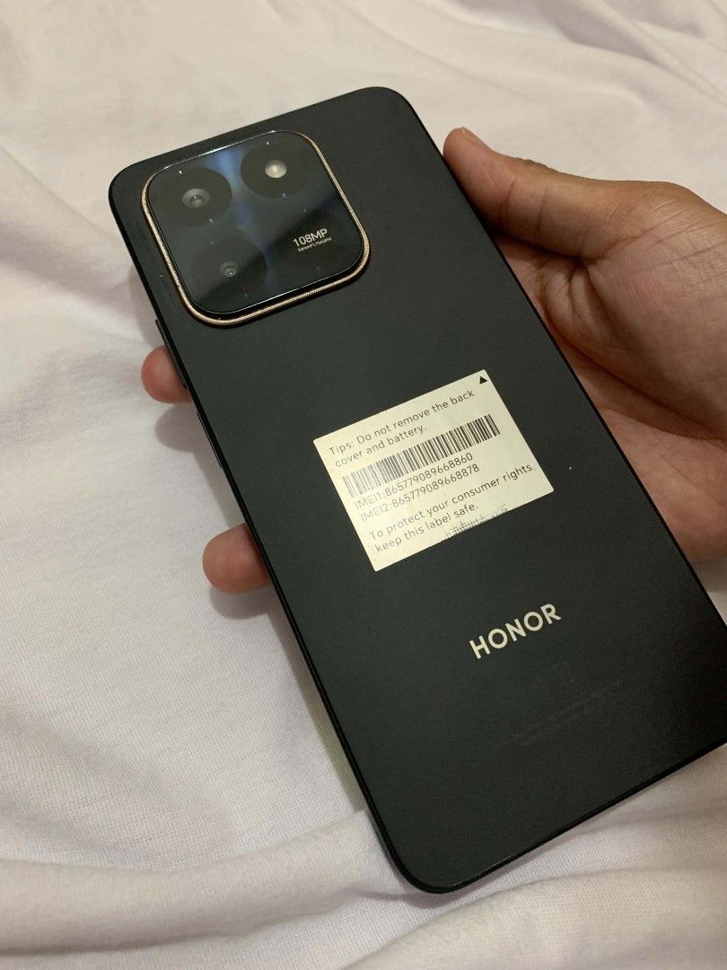 Honor X7d 512 gb (Category: Android Others) located in Manila. Submitted by claudine.21 (Listing ID 1470031559, Image 2). Description: with box nd fast original charger. may drop and water resistance. 6 months pa lang nagagamit.