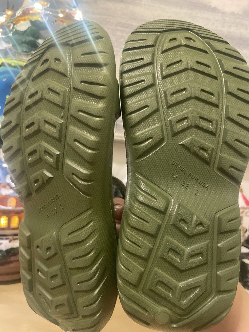 Hot Wheels Green Sandals (Category: Babies & Kids Fashion) located in Mandaluyong City. Submitted by cleanmycloset8 (Listing ID 1470068334, Image 2). Description: - Color: Green with Hot Wheels logo on the side - Closure: Easy slip-on style with adjustable velcro straps - Material: Lightweight rubber - Sole: Rugged textured soles for good grip - Condition: Clean and ready to wear.