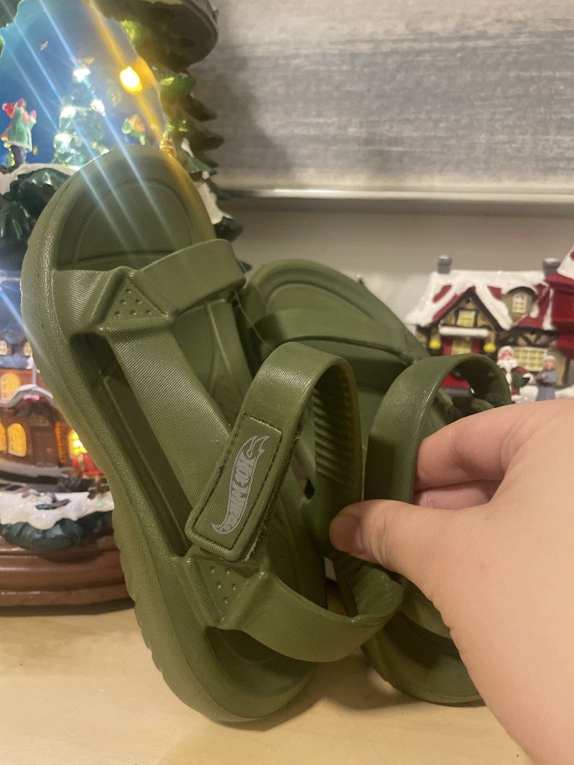 Hot Wheels Green Sandals (Category: Babies & Kids Fashion) located in Mandaluyong City. Submitted by cleanmycloset8 (Listing ID 1470068334, Image 3). Description: - Color: Green with Hot Wheels logo on the side - Closure: Easy slip-on style with adjustable velcro straps - Material: Lightweight rubber - Sole: Rugged textured soles for good grip - Condition: Clean and ready to wear.