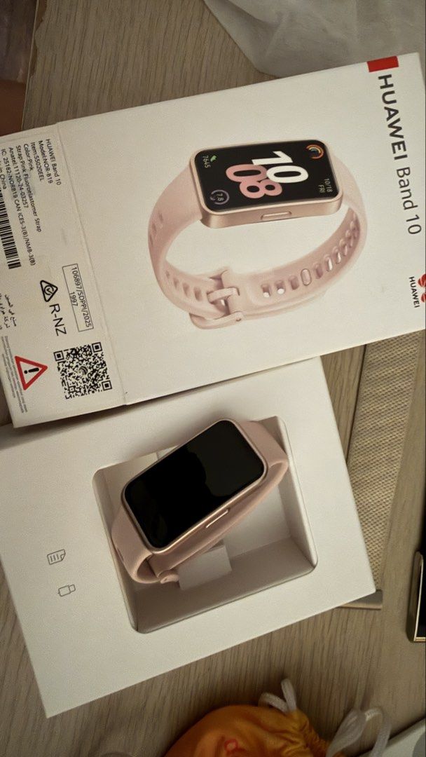 Huawei band 10 pink (Category: Wearables & Smart Watches) located in Taguig. Submitted by jeimso (Listing ID 1469986755, Image 1). Description: Huawei band 10 Never used - opened to test Pink No flaws can pass as new .