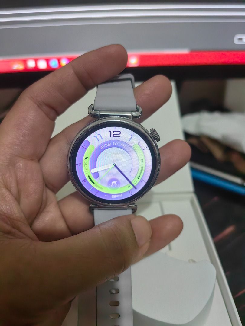 Huawei Watch GT6 (Category: Wearables & Smart Watches) located in Batangas. Submitted by micayshop (Listing ID 1470011338, Image 2). Description: HUAWEI GT6 41mm Purple strap Charger included RFS: upgrade to GT7.