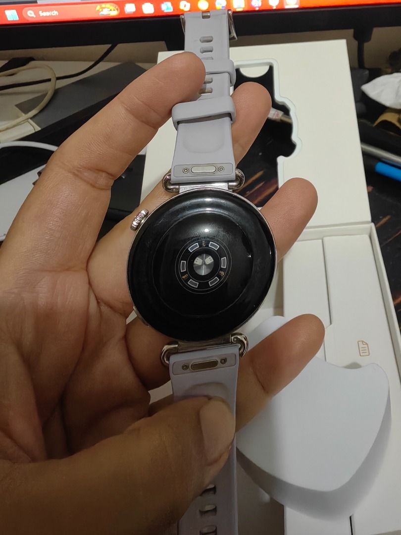 Huawei Watch GT6 (Category: Wearables & Smart Watches) located in Batangas. Submitted by micayshop (Listing ID 1470011338, Image 3). Description: HUAWEI GT6 41mm Purple strap Charger included RFS: upgrade to GT7.