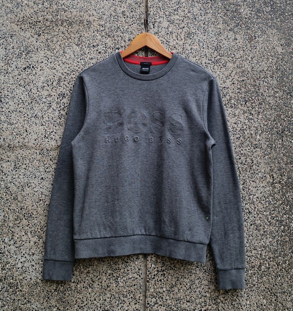 HUGO BOSS EMBOSE LOGO CREWNECK (Category: Activewear) located in Davao. Submitted by st333tcartel (Listing ID 1469991945, Image 1). Description: Small Length 25 Width 19.5.