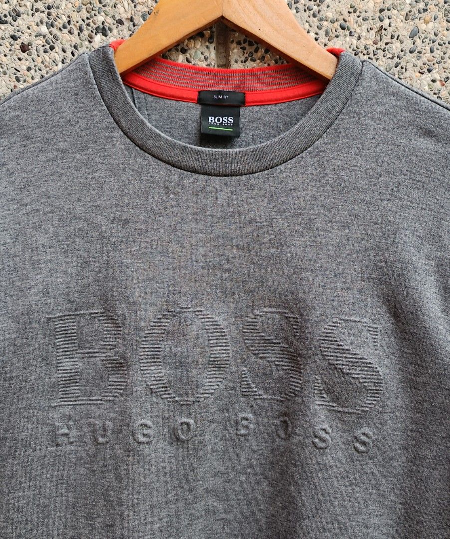 HUGO BOSS EMBOSE LOGO CREWNECK (Category: Activewear) located in Davao. Submitted by st333tcartel (Listing ID 1469991945, Image 2). Description: Small Length 25 Width 19.5.