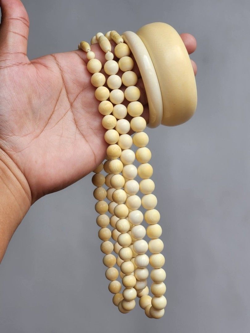I V O B E A D S & B A N G L E (Category: Vintage Collectibles) located in Bulacan. Submitted by koolstuffs_29 (Listing ID 1470062486, Image 1). Description: I V O BEADS AND BANGLE 1. 10mm 3,500 2. 10mm 3,500 3. 11mm 4,500 4. Bangle 2,000 5. Bangle 7,000 Take all 17,000 Marilao,Bulacan Thank you 🙂 .