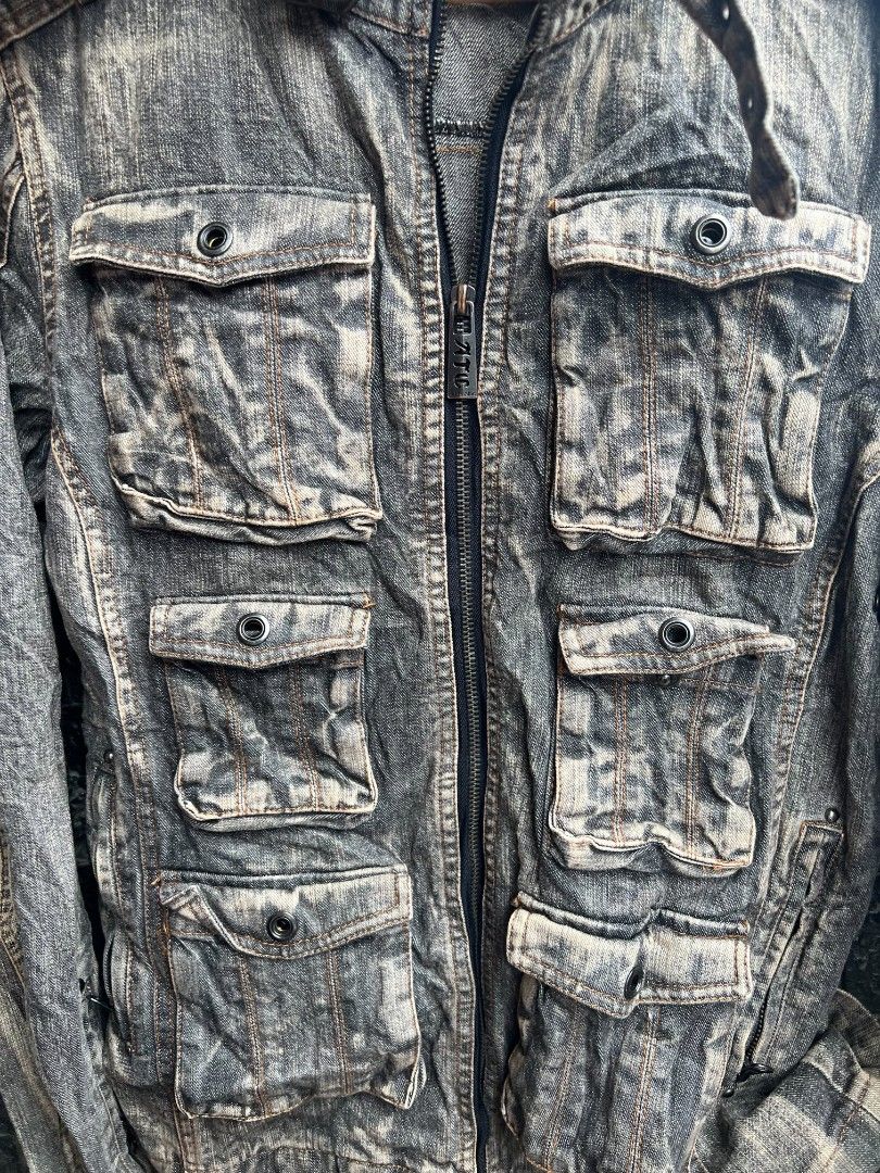 In the attic (Category: Coats, Jackets and Outerwear) located in Santo Tomas. Submitted by teofilo-thrifted (Listing ID 1469969064, Image 2). Description: in the attic excellent size medium on tag l26 w18/19 price 1850 ship.