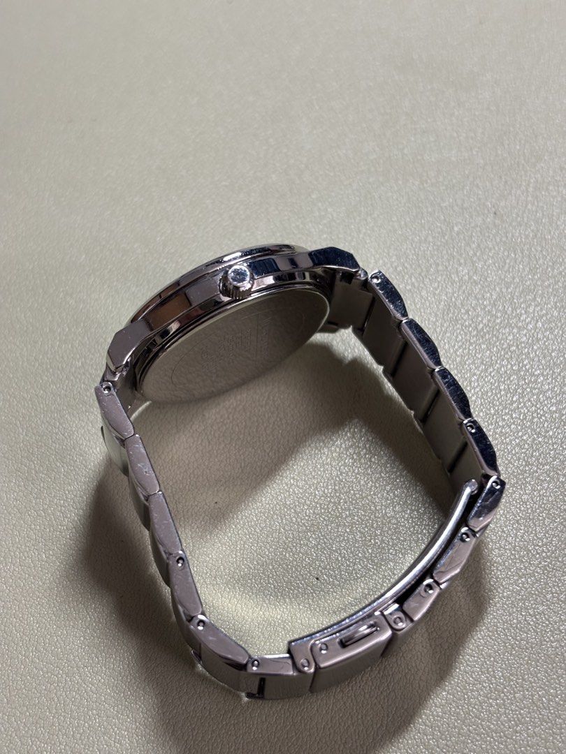 Independent Watch (Category: Men's Watches) located in Bacolod City. Submitted by archives_by_k (Listing ID 1470001200, Image 3). Description: Authentic 1036-003140 38mm crown included 18mm lug width Working Quartz.