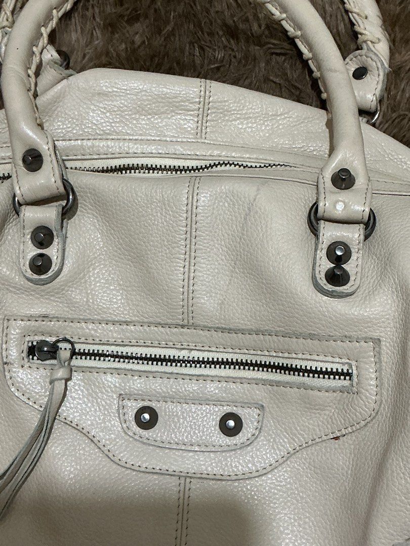 Inspired City Bag (Category: Shoulder Bags) located in General Santos City (Dadiangas). Submitted by ziaechll (Listing ID 1470072667, Image 2). Description: LAST PRICE POSTED.