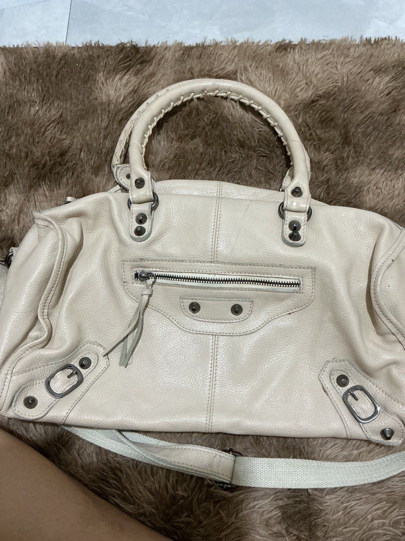 Inspired City Bag (Category: Shoulder Bags) located in General Santos City (Dadiangas). Submitted by ziaechll (Listing ID 1470072667, Image 1). Description: LAST PRICE POSTED.