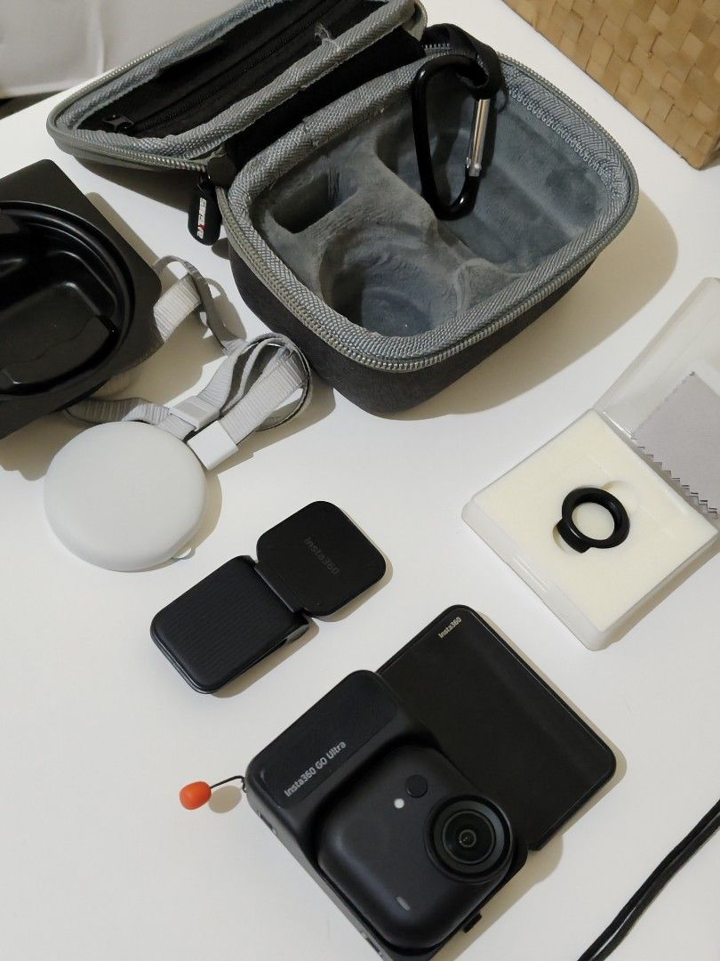 Insta360 Go Ultra | Midnight Black (Category: Video Cameras) located in Manila. Submitted by mochi_x (Listing ID 1470078820, Image 2). Description: Insta360 GO Ultra 📸 Standard Bundle in like-new condition! Only used twice for shoots and well taken care of. Inclusions: ✅ Complete original accessories ✅ Original box and carrying bag ✅ Original receipt and warranty card 🎁 FREEBIES WORTH ₱1,500+: • Attached screen protector • Hard case bag with ca