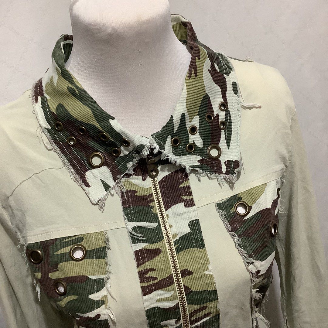 INTI Patchwork Camouflage Jacket with Ring Hole Details (Category: Coats, Jackets and Outerwear) located in Cavite. Submitted by kbyshe_catalog (Listing ID 1470074510, Image 3). Description: xs-medium patchwork style minimal flaw: zipper color but works perfectly branded by inti.