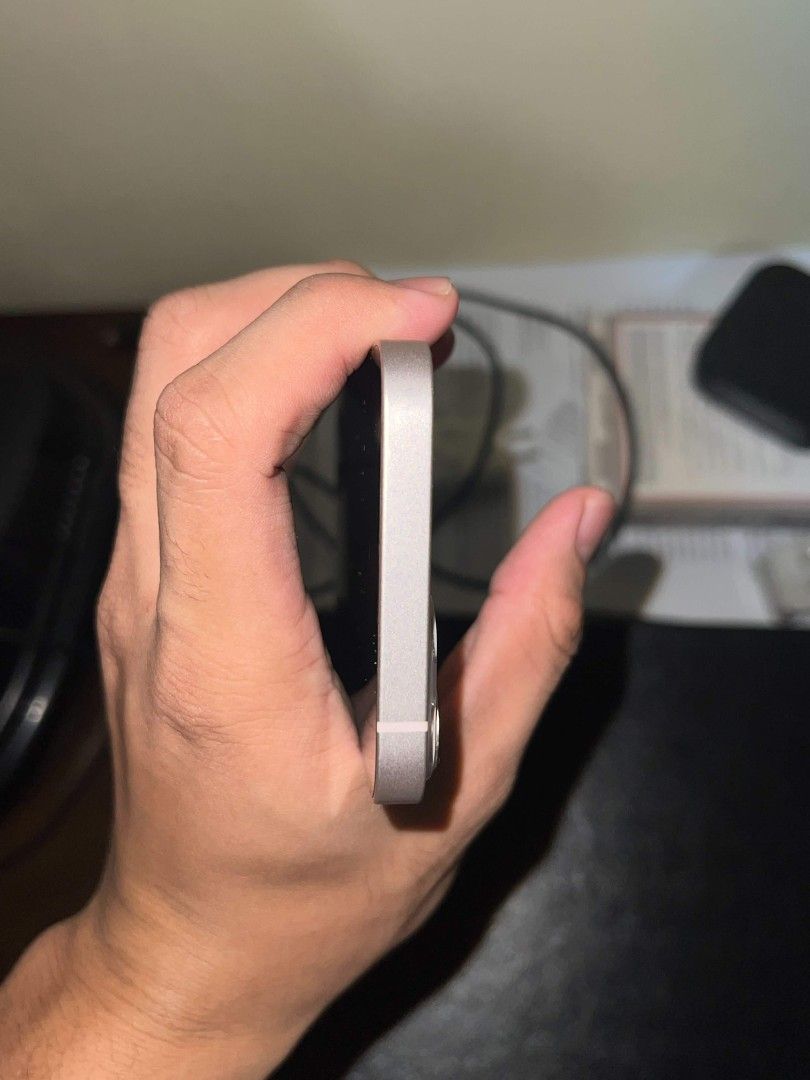 IP 13 256GB (Category: iPhone 13 Series) located in Manila. Submitted by jorge_12 (Listing ID 1470010614, Image 3). Description: NO ISSUE COMPLETE REPLACED BATTERY ONLY SMALL DENT SA LOWER RIGHT (NOT NOTICABLE) BOUGHT FROM POWERMAC 16K NEGOTIABLE RFS: DECLUTTER (PINOST KO RIN TO SA ISANG ACC KO HERE).