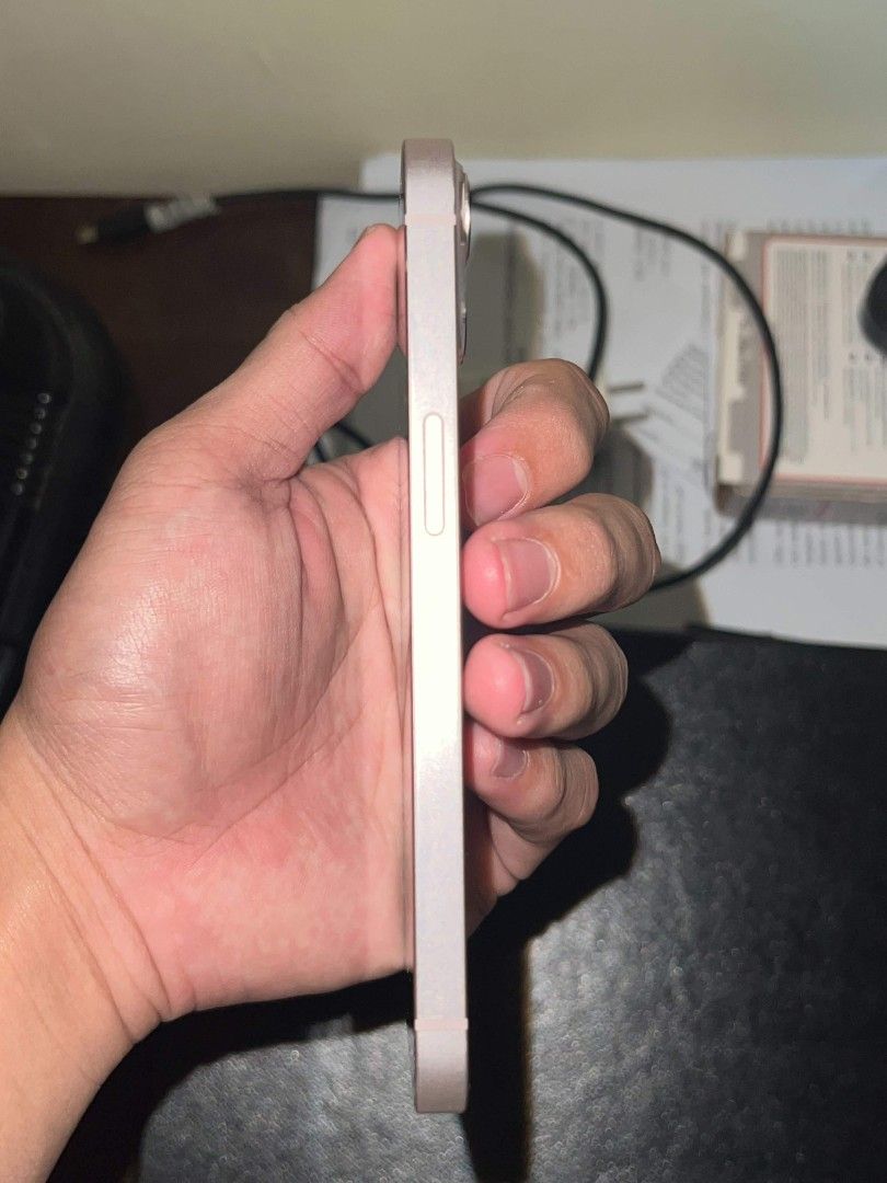 IP 13 256GB (Category: iPhone 13 Series) located in Manila. Submitted by jorge_12 (Listing ID 1470010614, Image 2). Description: NO ISSUE COMPLETE REPLACED BATTERY ONLY SMALL DENT SA LOWER RIGHT (NOT NOTICABLE) BOUGHT FROM POWERMAC 16K NEGOTIABLE RFS: DECLUTTER (PINOST KO RIN TO SA ISANG ACC KO HERE).