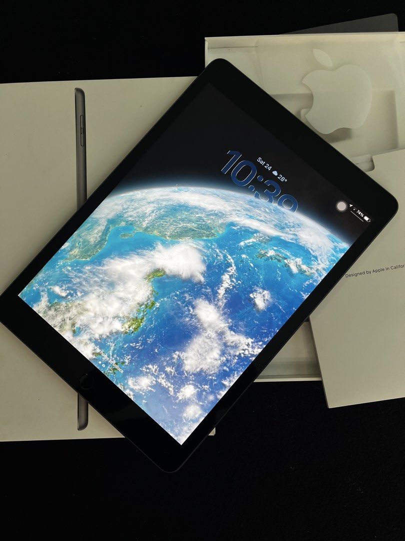 iPad 9th gen (64gb) 2024 - Negotiable (Category: iPad) located in Manila. Submitted by thefootyhub (Listing ID 1469963702, Image 1). Description: open for negotiations just shoot me a dm :) ipad 9th gen in very good condition - free case and free goojodoq pencil (worth 1k) for note taking -used in nursing school - good for notes, sketching, netflix etc. -with box and papers and apple stickers.