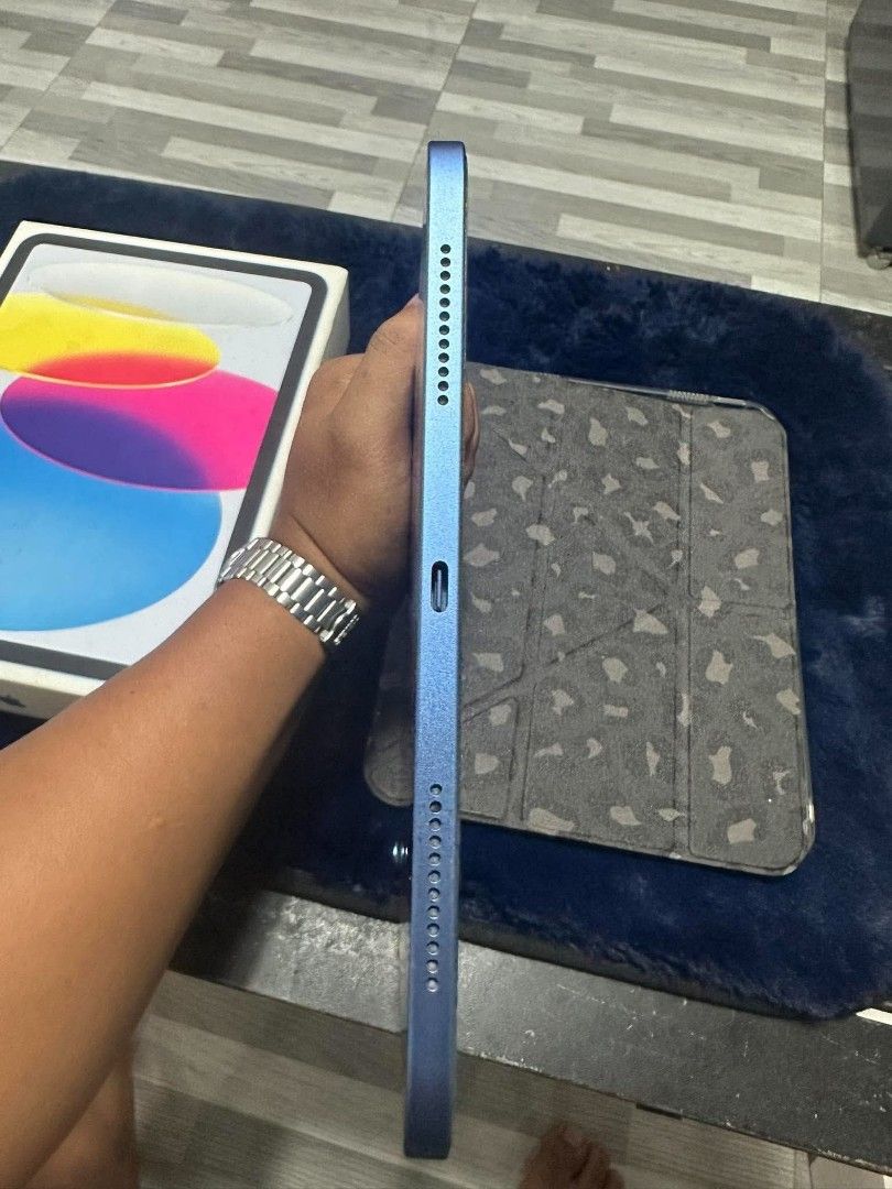 Ipad A16 128gb Blue (Category: iPad) located in Manila. Submitted by motonog (Listing ID 1470002120, Image 3). Description: For sale or for swap+ addcash Ipad A16 Gen11 128gb wifi only Unli reset Fingerprint True tone 97 battery health (original) 133 cycle count Under warranty until January 2027 Local variant Unit, case and original box Meet up or pick up Manila location Pm sa price👌🏼👌🏼.