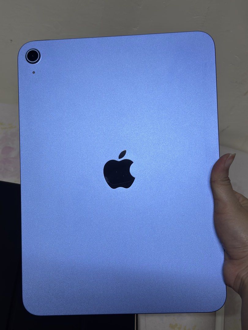 Ipad A16 256GB (Category: iPad) located in Quezon City. Submitted by rnn.gnzlz (Listing ID 1470034050, Image 1). Description: For Sale: iPad (11th Gen) 256GB - Blue ₱25,000 Condition: Like New / Pristine Condition Battery Health: 99% (Cycle Count: 107) No issue/No hidden issue No history of repair Unit,case,stylus pen & charger 📍Quezon City.
