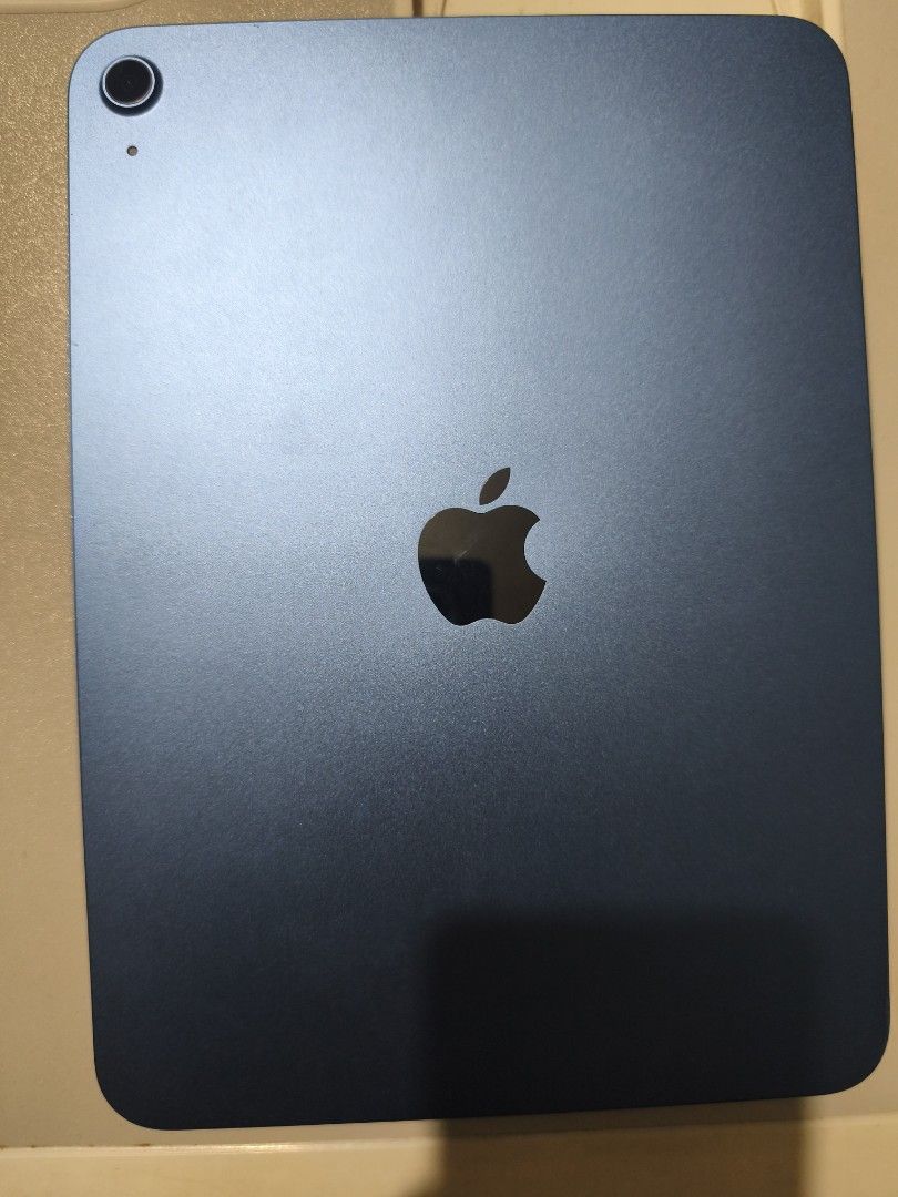Ipad a16 (91 cycle counts only!!) (Category: iPad) located in Manila. Submitted by xiaojun_dk (Listing ID 1470090897, Image 3). Description: Price is fixed, 21k ko sana ilalagay pero lagay ko na last price para di na magtanong 94bh, 91cc complete inclusions with tempered glass installed I can inlude a brand new case din Pinangnood lang ng kapatid. Very lightly used. With warranty until nov Rfs: Planning to switch to cheaper ipads kung ipangnonood