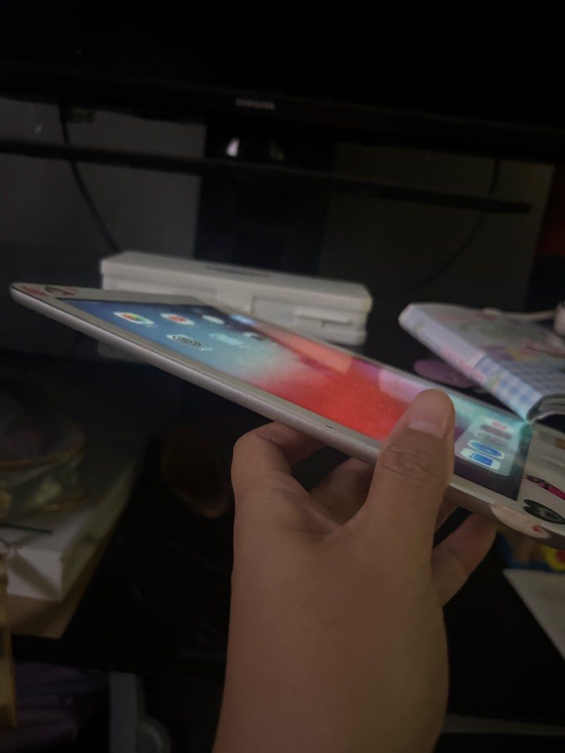 iPad Air Gen 1 (Category: iPad) located in San Jose del Monte. Submitted by awexis (Listing ID 1469955302, Image 2). Description: Good for reading, watching YT/YT Kids, surfing the net, old games maybe? Google apps. Netflix, HBO Max, Prime, Disney, etc are not supported anymore. No charging cable/case. Bare unit na lang sya..