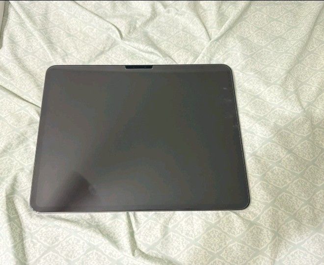 iPad Pro m4 13inch 256GB + apple pencil + Smart folio (Category: iPad) located in Quezon City. Submitted by ranniethegreat (Listing ID 1470128595, Image 2). Description: Condition: Excellent – Barely Used Selling my Apple iPad Pro 13-inch (M4, 2024), 256GB, Wi-Fi, Space Black, bundled with genuine Apple accessories and an ESR Armorite tempered glass screen protector. The iPad is in excellent, like-new cosmetic condition with no noticeable signs o