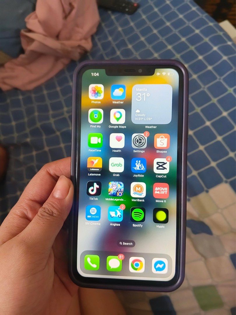 IPHONE 11 pro max (Category: iPhone 11 Series) located in Manila. Submitted by yssah.15 (Listing ID 1469983833, Image 1). Description: FOR SALE OR SWAP SA ANDROID OR TABLET PANG GAMING 64GB 71BH ORIG issue replaced LCD kaso naga glitch minsan kasi mababang quality pinalit kayo na lang pa tanggal apple ID.