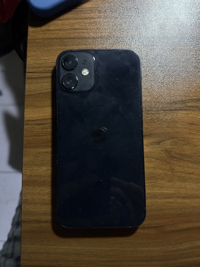Iphone 12 Mini 128gb (Category: iPhone 12 Series) located in Las Pinas. Submitted by kebmolina26116 (Listing ID 1470082412, Image 2). Description: iPhone 12 Mini 128gb Black w/ Fade Id, Truetone working Buttons and front and back camera 72% batt health(for service) No issue sa ibang parts maliban sa Paint chip Location: Las Piñas (pick up or shipping only) .