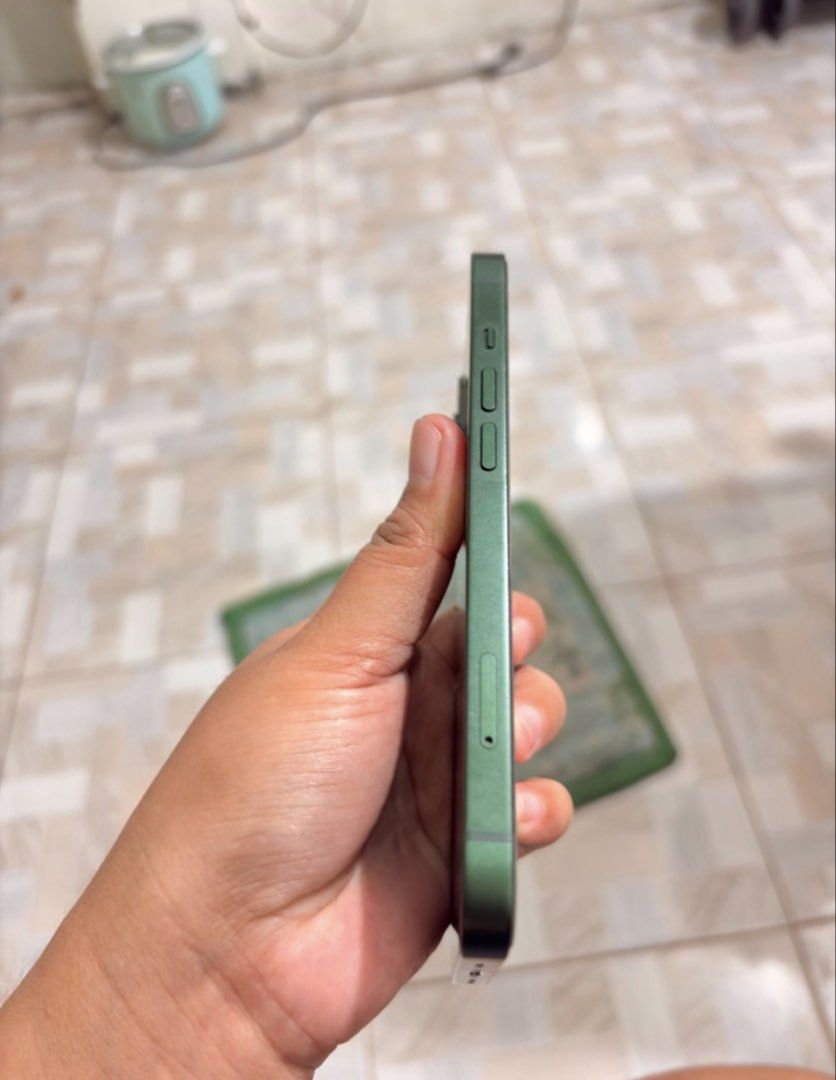iPhone 13 128gb (Category: iPhone 13 Series) located in Tarlac. Submitted by lunoxx04 (Listing ID 1470055682, Image 2). Description: Complete po ito pero nasa province naiwan yung box and ibang case, pwede po ipick sa work place ko once na makuha ko na sa province. Unit 2 case and charger lang nasaakin No issue, onting paint chip lang. Calumpit Bulacan location Pref ko pick up lang since di ko kabisado dito sa bulacan.