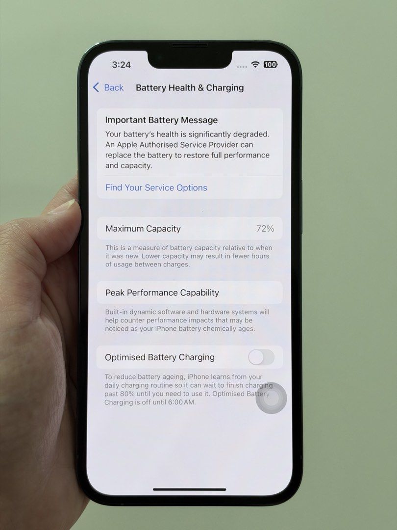 Iphone 13 Pro (Category: iPhone 13 Series) located in Kuala Lumpur. Submitted by yydsmun (Listing ID 1470017939, Image 3). Description: No scratch, flawless Handle with care Battery level 72%.