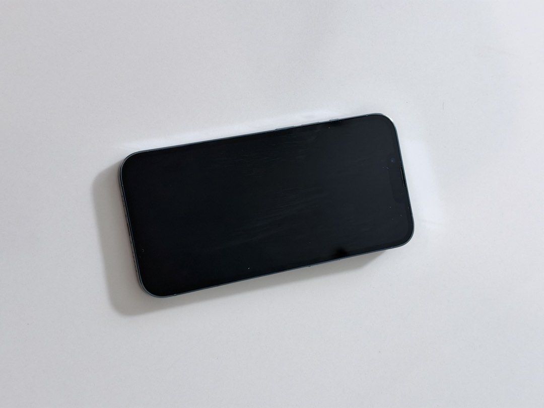 Iphone 13 Pro (Category: iPhone 13 Series) located in Kuala Lumpur. Submitted by yydsmun (Listing ID 1470017939, Image 2). Description: No scratch, flawless Handle with care Battery level 72%.