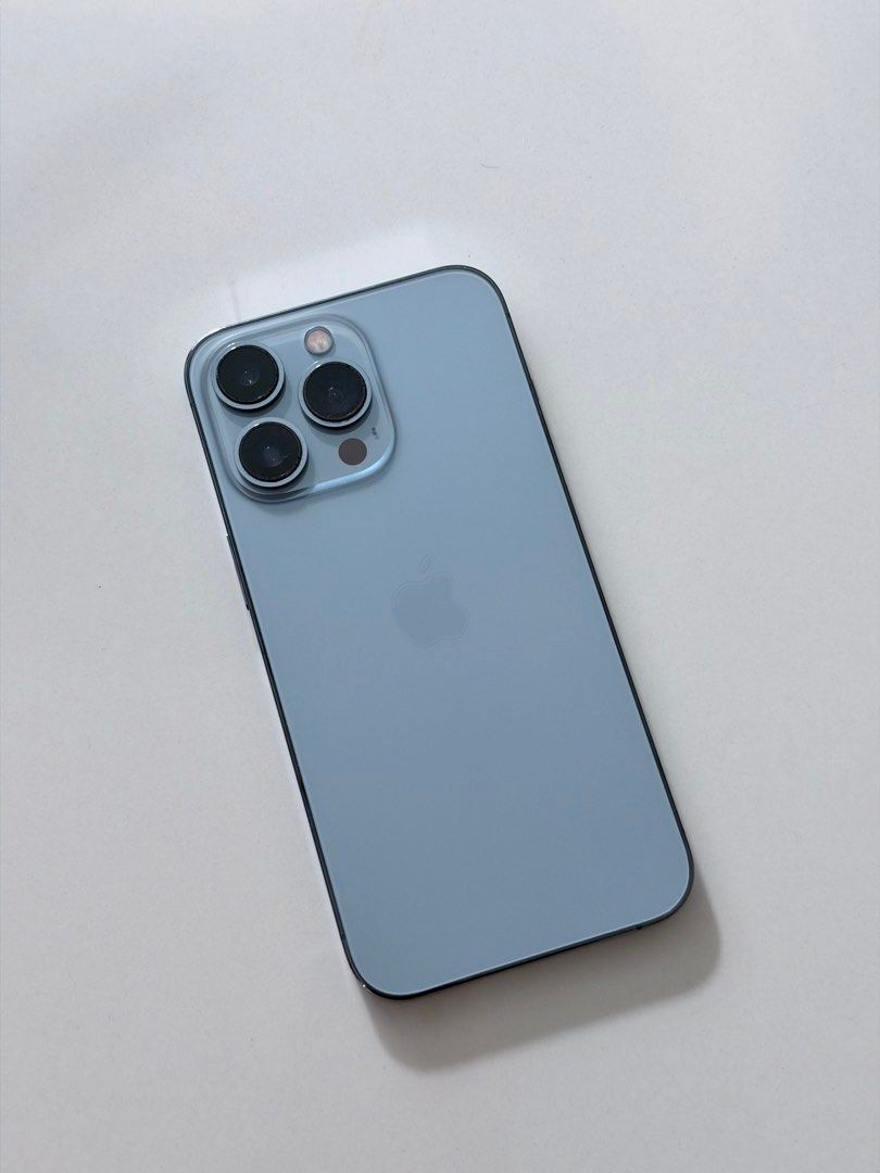 Iphone 13 Pro (Category: iPhone 13 Series) located in Kuala Lumpur. Submitted by yydsmun (Listing ID 1470017939, Image 1). Description: No scratch, flawless Handle with care Battery level 72%.