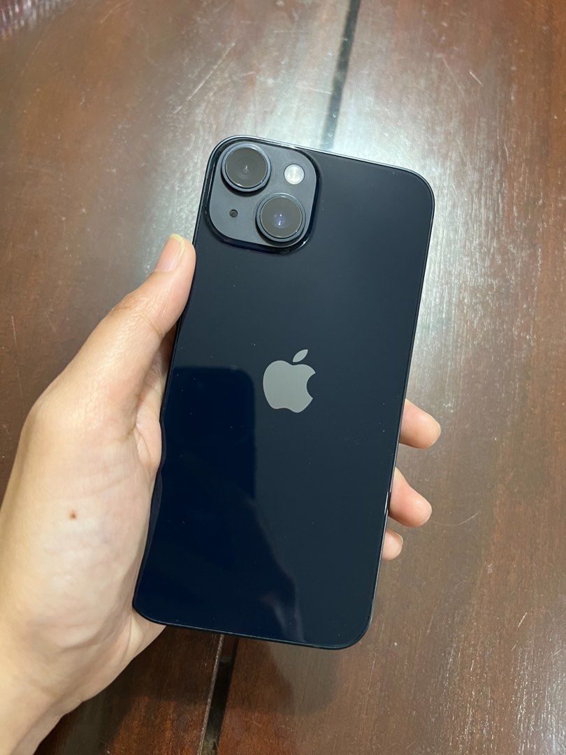 Iphone 14 (Category: iPhone 14 Series) located in Dasmarinas. Submitted by kziamar (Listing ID 1469972374, Image 1). Description: For sale❗️❗️❗️ still negotiable iphone 14 - 85% batt health - 128 gb - color : black - smart locked - with charging cable included but no adapter Meet up Makati area Rfs: phone upgrade.