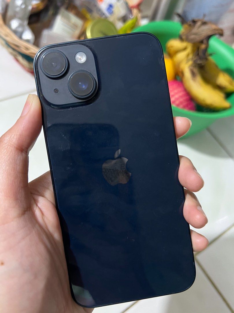 Iphone 14 (Category: iPhone 14 Series) located in Dasmarinas. Submitted by kziamar (Listing ID 1469972374, Image 2). Description: For sale❗️❗️❗️ still negotiable iphone 14 - 85% batt health - 128 gb - color : black - smart locked - with charging cable included but no adapter Meet up Makati area Rfs: phone upgrade.