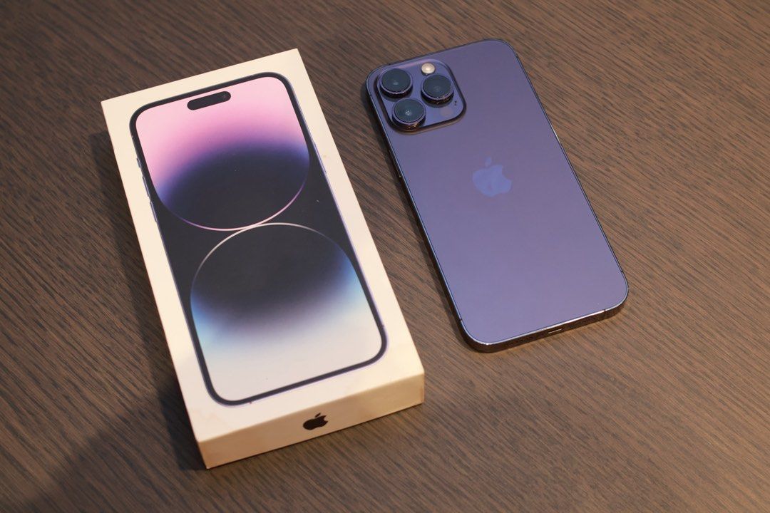iPhone 14 Pro Max 256gb (Category: iPhone 14 Series) located in Manila. Submitted by chichaliwa97270 (Listing ID 1470098116, Image 2). Description: For sale: iPhone 14 Pro Mac Storage: 256GB Battery Health: 74% — Original Battery Lady-owned With tiny chip on the upper right corner With minor case marks Camera lens replaced with a new original part Available to meet up in BGC or Greenfield.