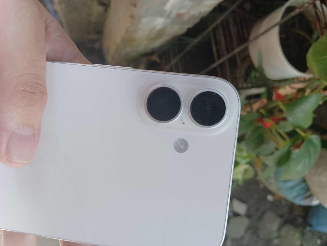 iPhone 16 Plus 256gb White 94% BH (Openline, Unli Reset) (Category: iPhone 16 Series) located in Lipa City. Submitted by shiopao (Listing ID 1470016990, Image 3). Description: iPhone 16 Plus White 256GB 35k Fixed (For Sale Only) 94% Battery health 397 cc Local Variant (ZP/A) No Sim Restrictions No history of repair No hardware issues (Camera Control Button, FaceID, Speaker, etc. all working fine) Unli Reset Makinis Cosmetic issue niya lang siguro