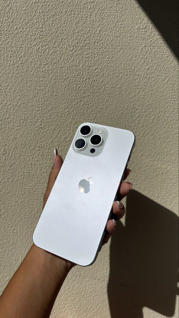 IPhone 16 Pro Max Silver 512gb (Category: iPhone 16 Series) located in Taguig. Submitted by riri_sbt (Listing ID 1469983754, Image 1). Description: .