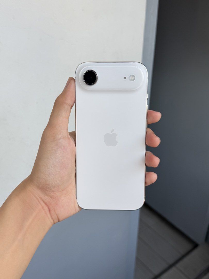 Iphone 17 Air (Cloud White) (Category: iPhone 17 Series) located in Malabon City. Submitted by mangwelss (Listing ID 1470104758, Image 3). Description: For sale or swap sa lower unit plus cash!!! iPhone Air Cloud White 256gb 96% Battery Health Factory Unlocked Local Variant Warranty until Feb 2027 No issue No history of repair Comes with original Box (same imei) Cord Cases Unli check and unli reset upon meetup Loc: South caloocan.