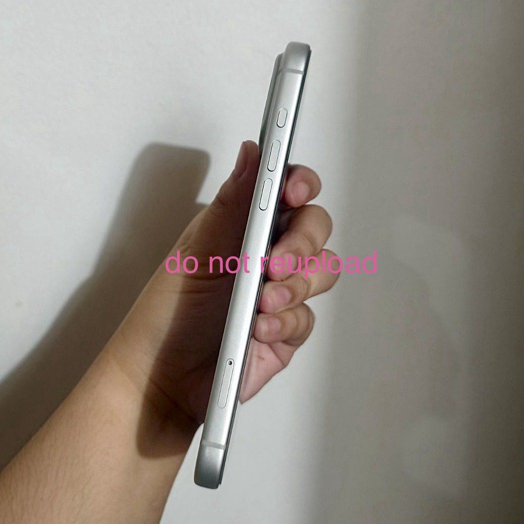 iPhone 17 Pro Max 256GB Silver (Category: iPhone 17 Series) located in Quezon City. Submitted by happypancake6 (Listing ID 1470044189, Image 3). Description: Selling my 17 Pro Max 256gb NTC Silver 99% bh, 123 cycle count as of posting, NTC approved, open line NO sim restrictions No box & cord. UNIT lang po. Unli reset, no history of repair. Issue: camera button paint chip lang, other than that makinis na po yung phone. Pwedeng matakpan ng case. W