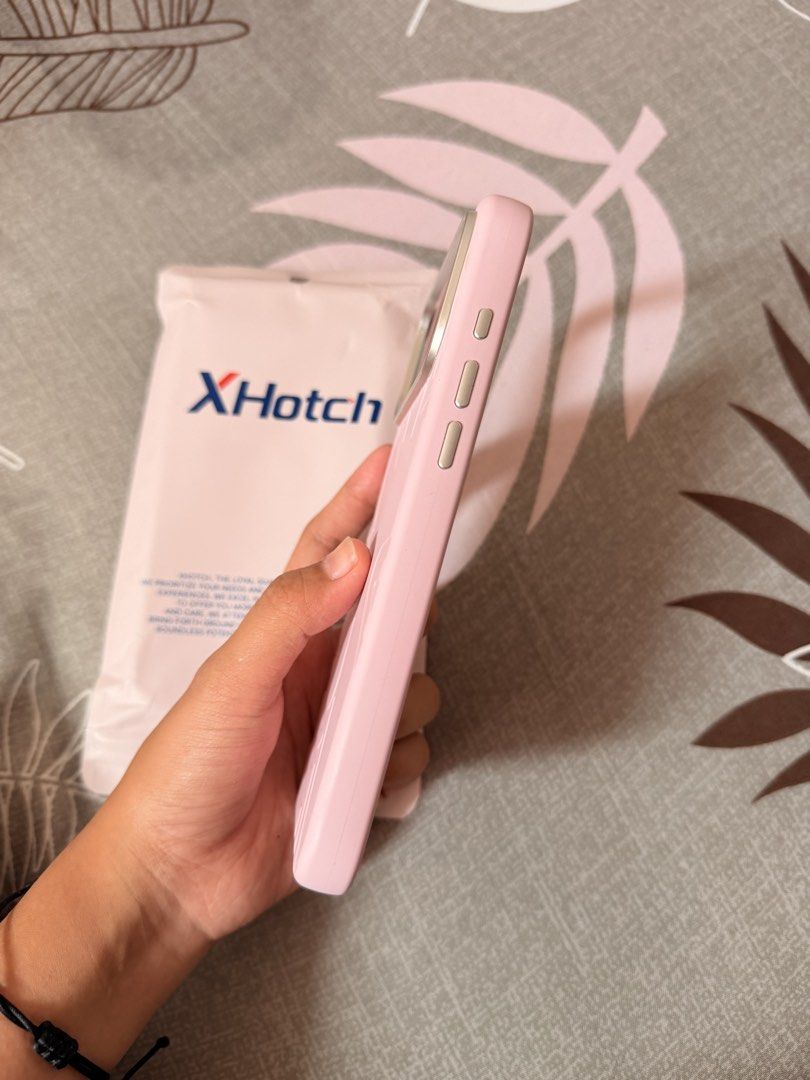 Iphone 17 Pro Max Case (Category: Cases & Sleeves) located in Munoz. Submitted by shop.holiic (Listing ID 1469955588, Image 3). Description: Just fitted, Just checked Xhotch brand J&T Maribank/Gcash Nueva Ecija.