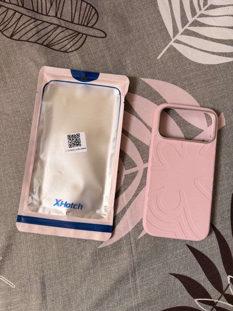 Iphone 17 Pro Max Case (Category: Cases & Sleeves) located in Munoz. Submitted by shop.holiic (Listing ID 1469955588, Image 1). Description: Just fitted, Just checked Xhotch brand J&T Maribank/Gcash Nueva Ecija.