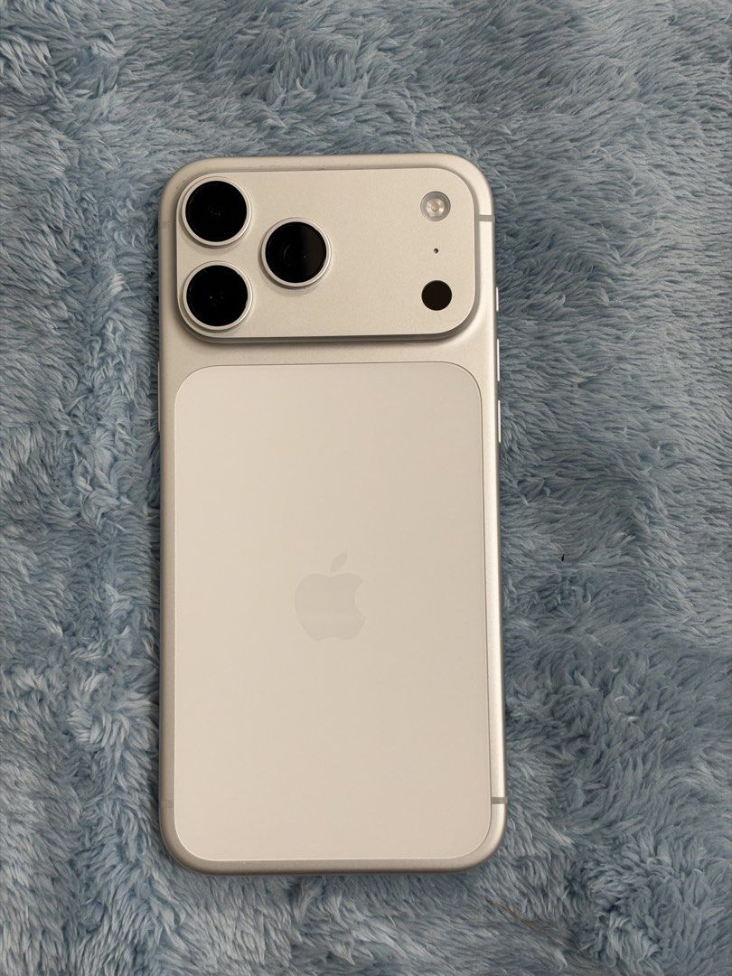 iPhone 17 promax 256gb 50cc (Category: iPhone 17 Series) located in Paranaque City. Submitted by shy_kor (Listing ID 1470078034, Image 2). Description: 17promax 256gb 50cc Lady owned Pristine condition Kor var Any sim will do! Box/unit/cable charger Cases Slightly nego for sure buyer! NO TO SWAP!.